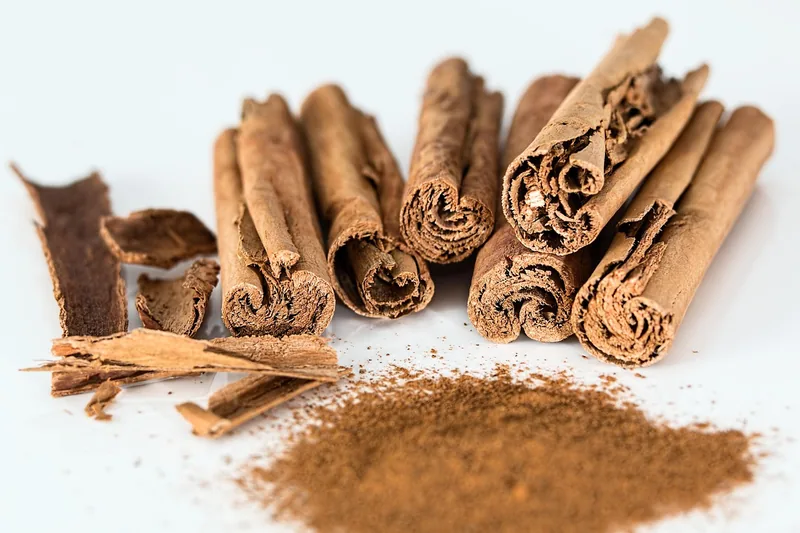 Cinnamon sticks and ground cinnamon